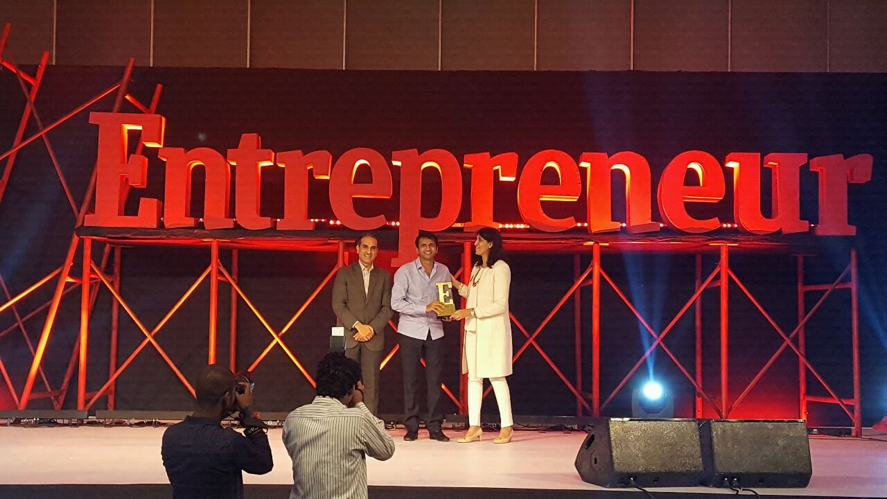 Bhavin Turakhia bags dual awards at Annual Entrepreneur India Awards 2016 Bhavin Turakhia receiving an award from Ritu Marya, Editor in chief at Entrepreneur Media India
