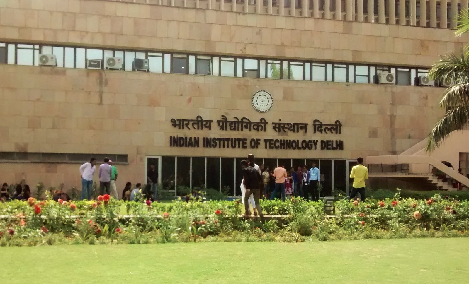 656 drop out in IITs and 49 dropouts from IIMs in the year 2015-16 said Govt of India IIT and IIM Dropouts