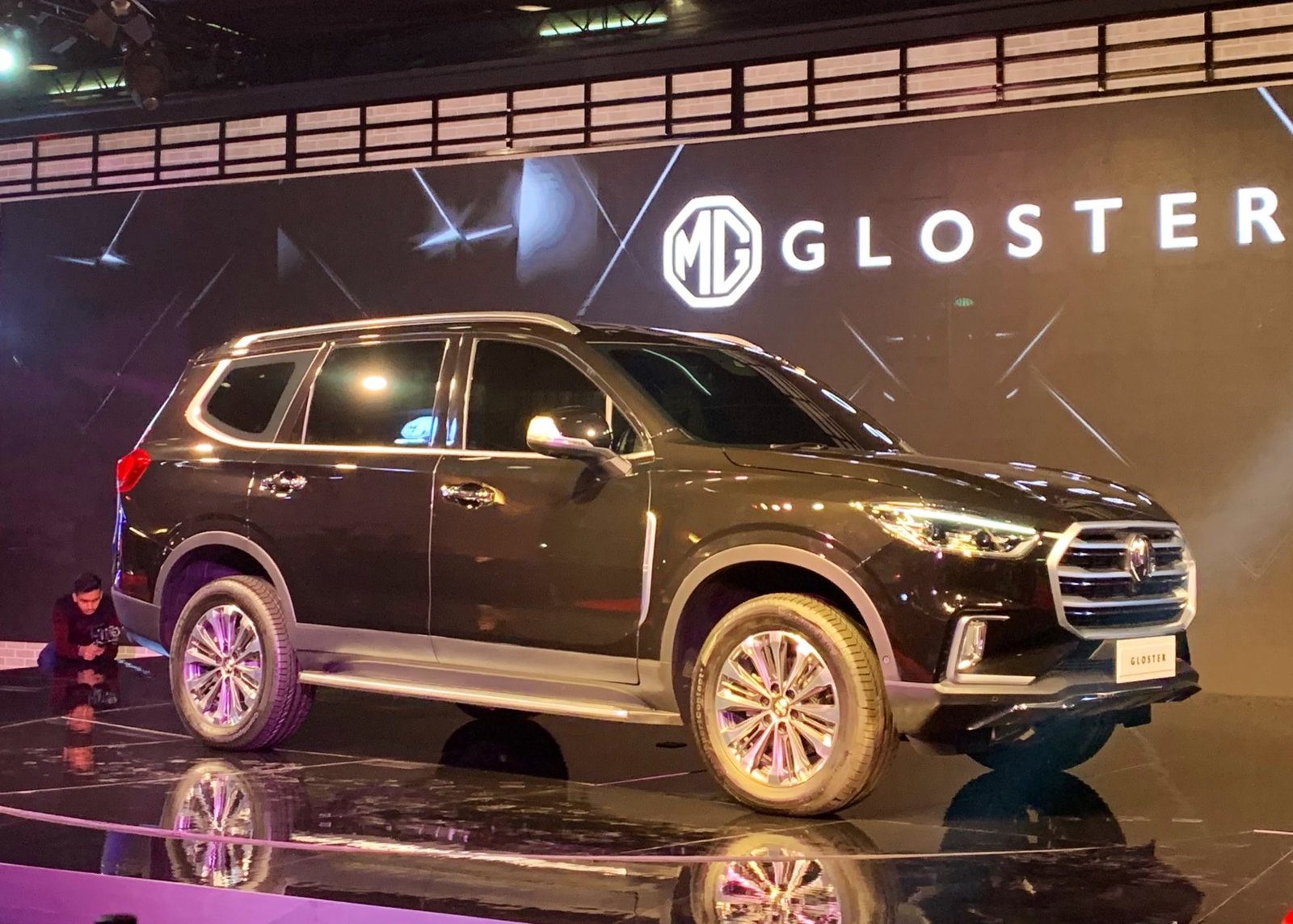 GLOSTER-SUV-Design