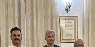Savitribai Phule Pune University and Temple Connect Collaborate to Launch India’s First Postgraduate Diploma in Temple Management Shri Giresh Kulkarni, Founder of Temple Connect, Pune University’s VC, Dr. Suresh Gosavi and author of Temple Management